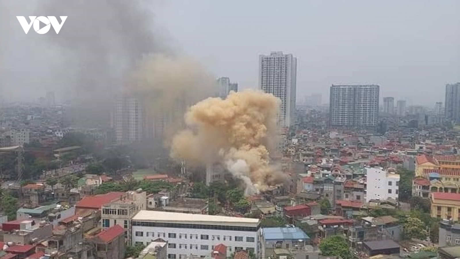 Kịp thời giải cứu cháu bé mắc kẹt trong vụ cháy tại Lĩnh Nam (Hà Nội)