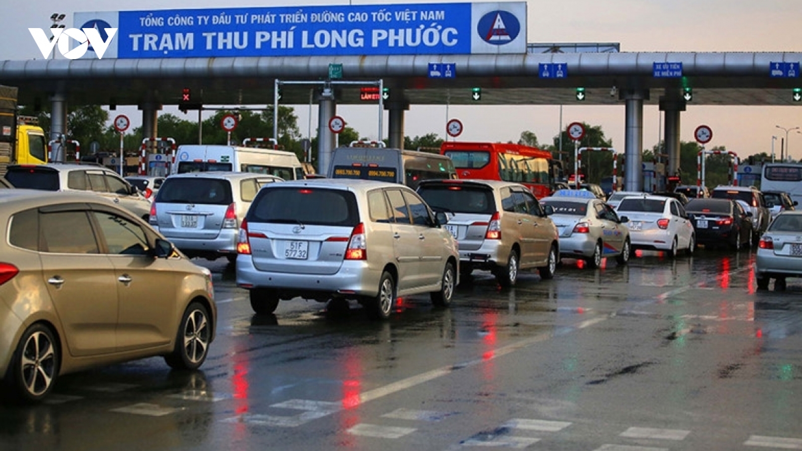 Bộ GTVT yêu cầu VEC xử lý trách nhiệm cá nhân nếu để chậm thu phí không dừng