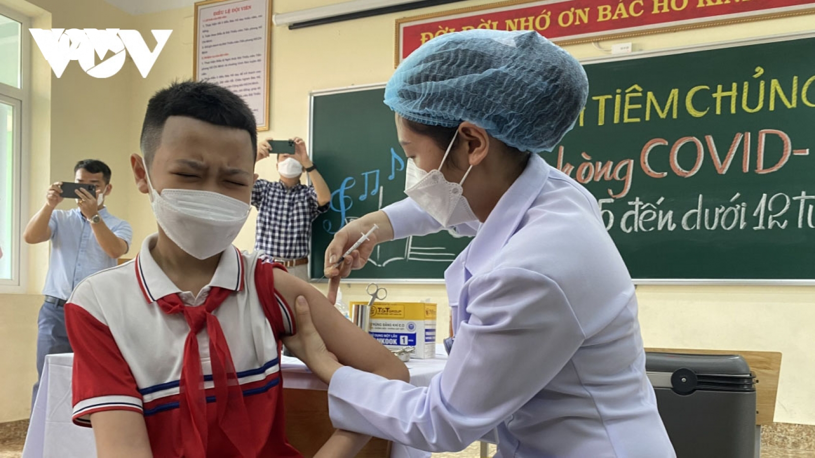 Cần chuẩn bị gì cho trẻ từ 5-11 tuổi trước và sau tiêm vaccine Covid-19?