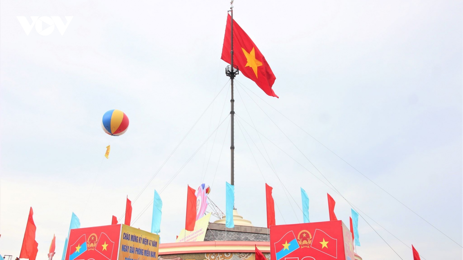 Lễ Thượng cờ "Thống nhất non sông" quy mô, trang nghiêm và xúc động