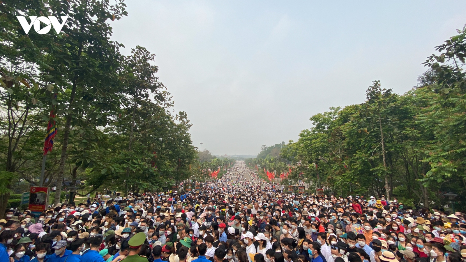 Lượng khách tăng đột biến tại Đền Hùng trong ngày chính Giỗ Tổ Hùng Vương