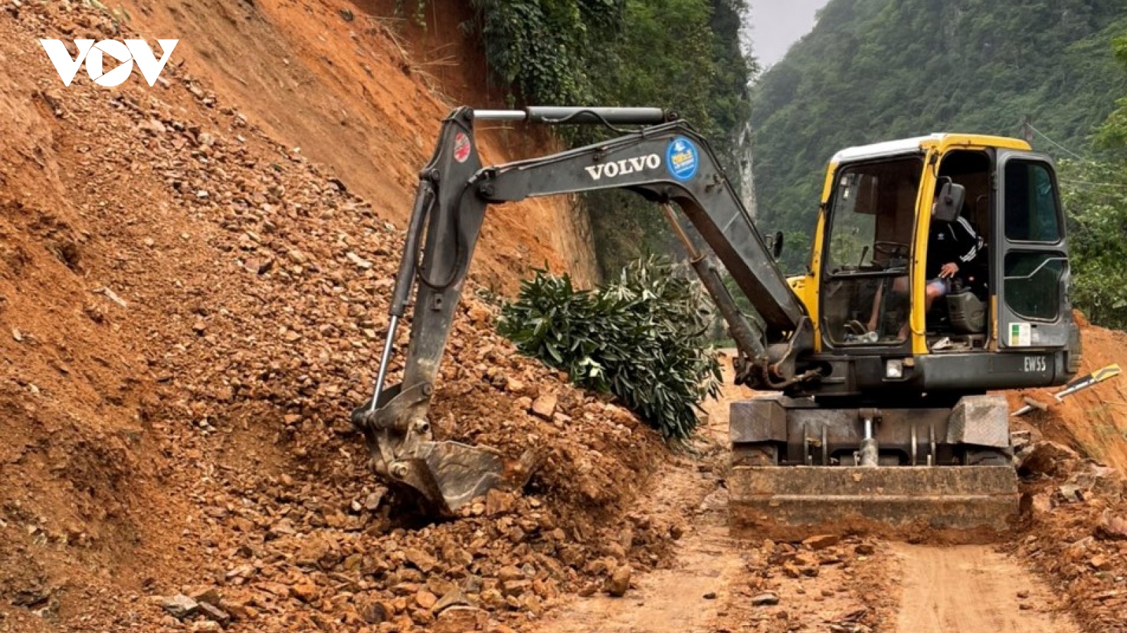 Sạt lở gây ách tắc QL34 đoạn qua Cao Bằng