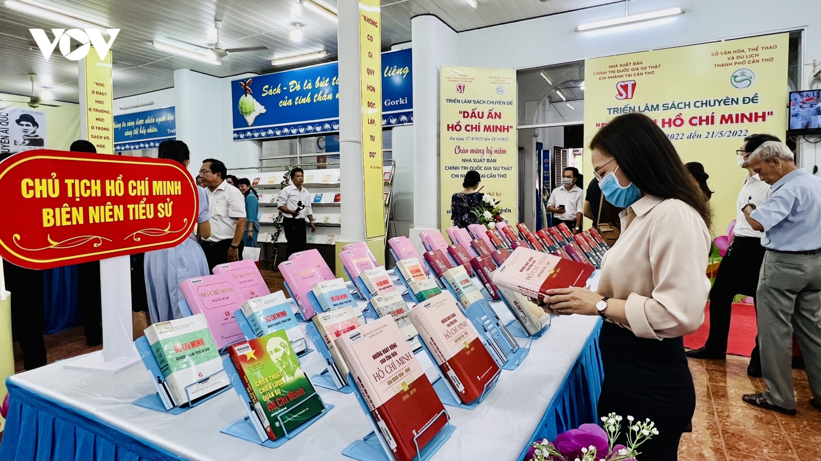 Triển lãm sách chuyên đề “Dấu ấn Hồ Chí Minh”