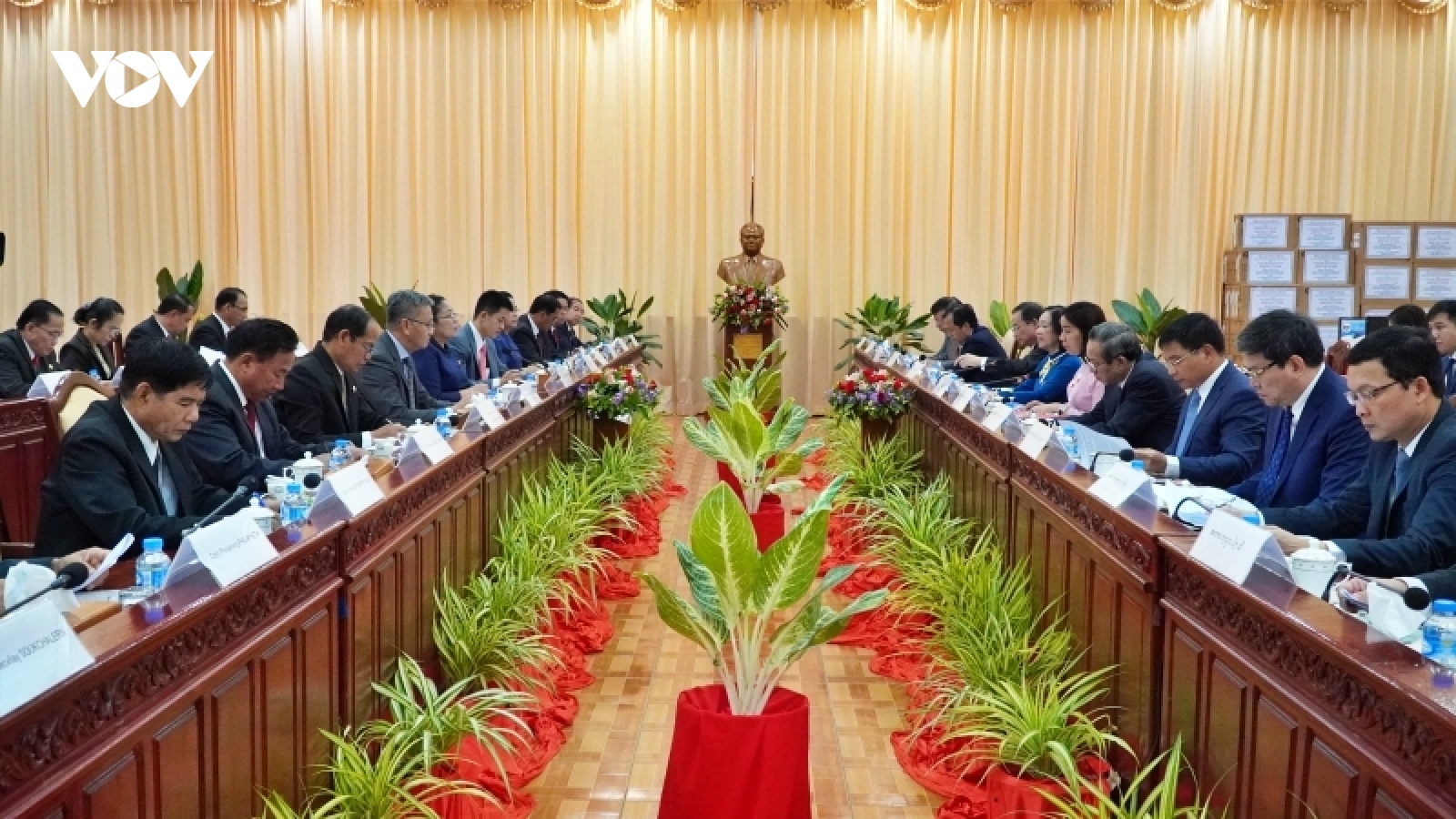 Trưởng Ban Tổ chức Trung ương Trương Thị Mai thăm và làm việc tại Lào