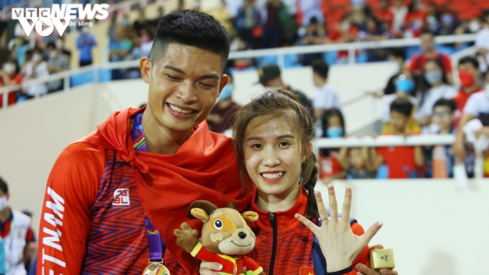 Nhà vô địch SEA Games 31 cầu hôn bạn gái ngay sau khi nhận HCV