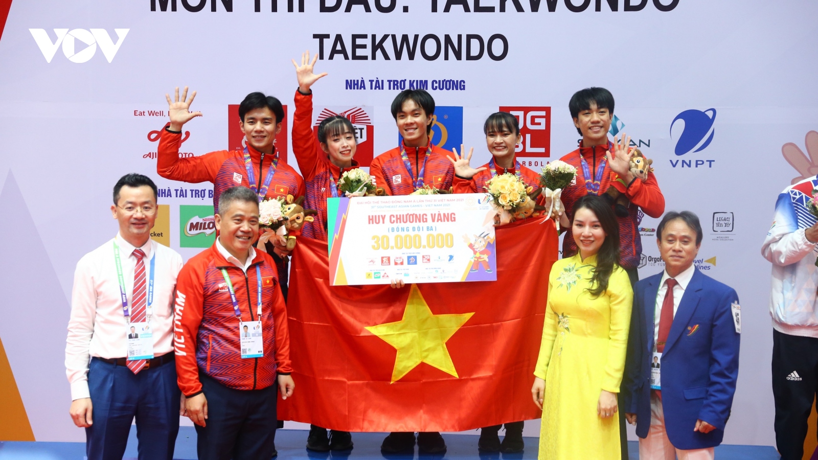 Châu Tuyết Vân và đồng đội giúp Taekwondo Việt Nam thống trị ở SEA Games 31