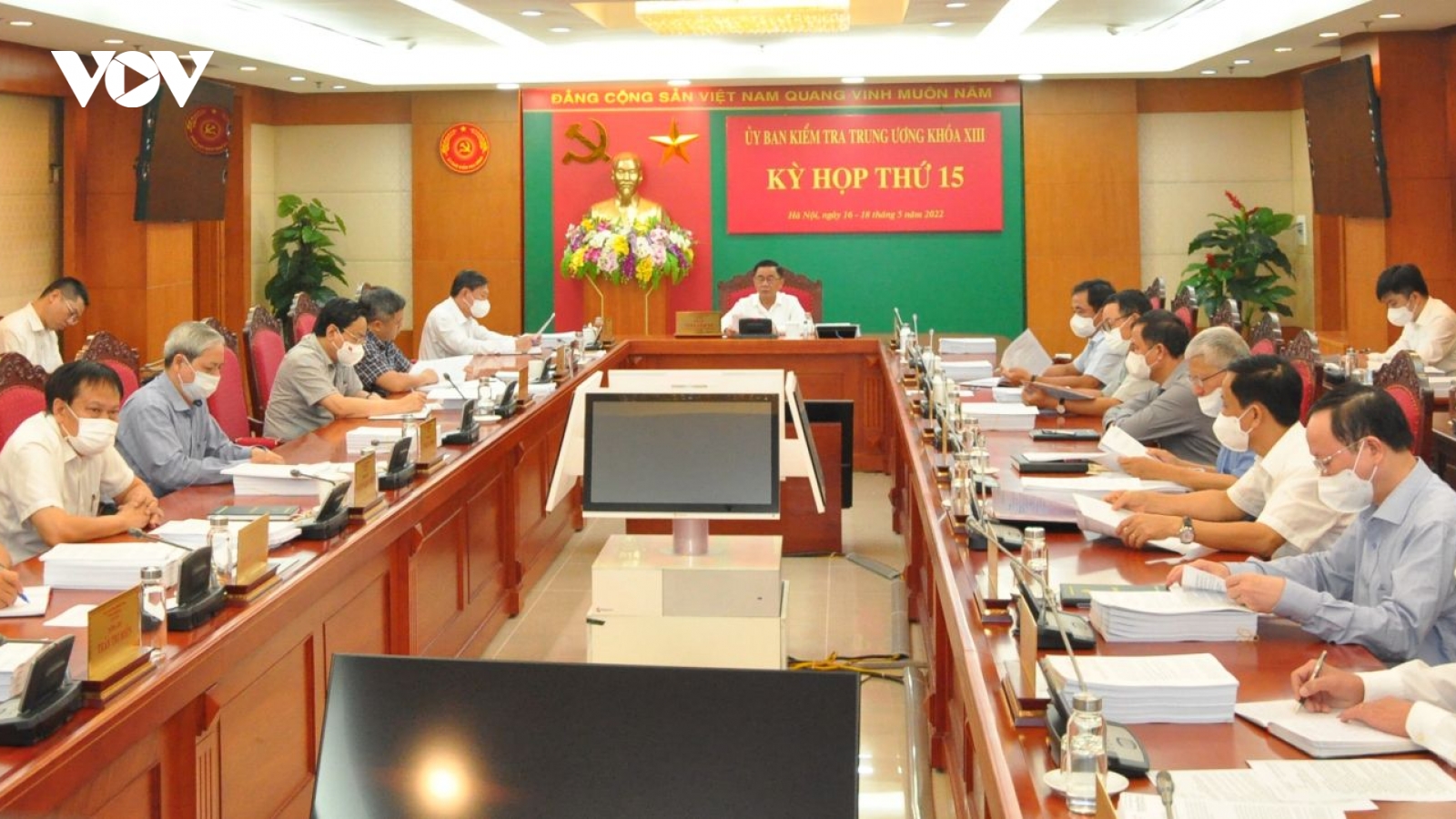 Ủy ban Kiểm tra Trung ương kỷ luật hàng loạt cán bộ
