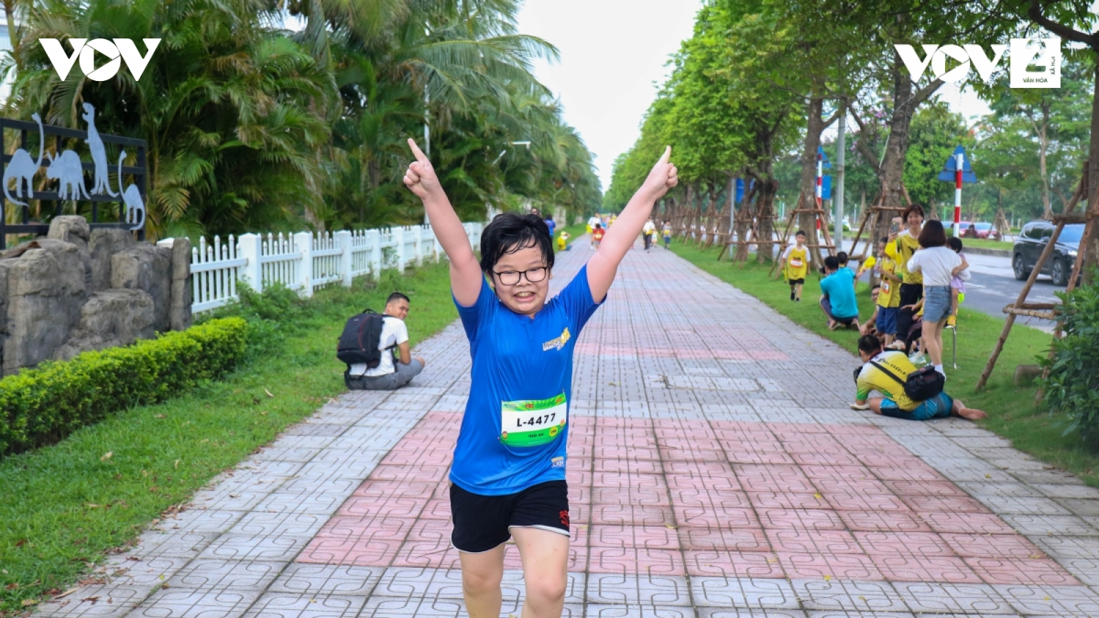 “Runner nhí” hào hứng chạy chào mừng Ngày Quốc tế Thiếu nhi