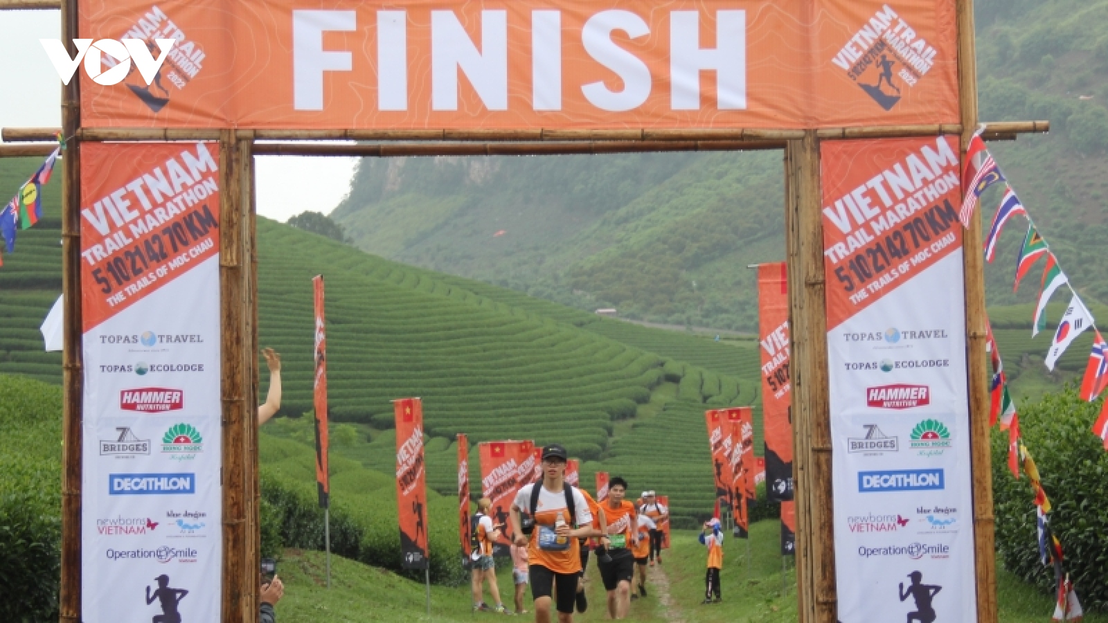 Sôi động giải chạy Marathon đường mòn Việt Nam 2022 tại Mộc Châu