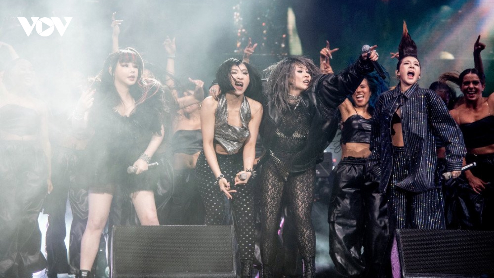 Lý do 2NE1 phải giữ bí mật về màn tái hợp tại Coachella 2022