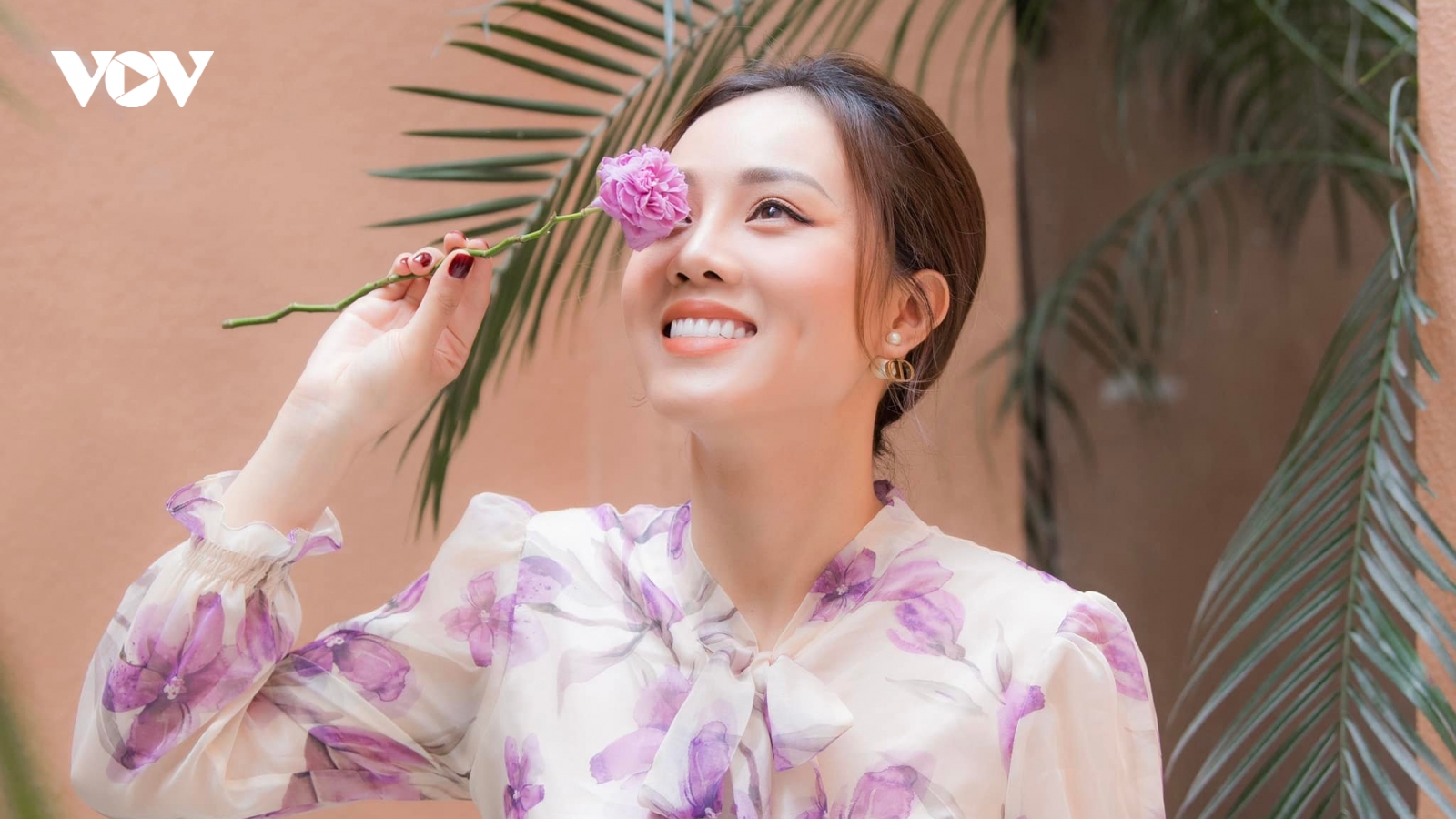 Bà xã NSND Công Lý than thở vì liên tục bị "tấn công" trên mạng xã hội