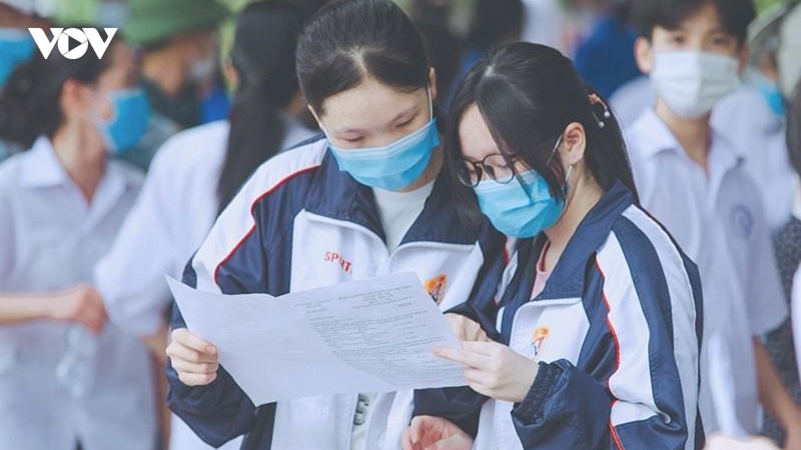 Tự tin vượt vũ môn cùng bộ sách Hướng dẫn ôn thi tốt nghiệp THPT năm 2021-2022 