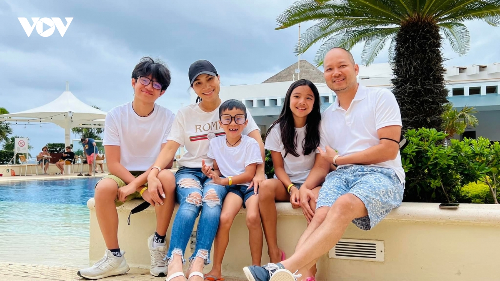 Chuyện showbiz: Hồng Ngọc tự tin khoe mặt mộc sau 2 năm bị bỏng