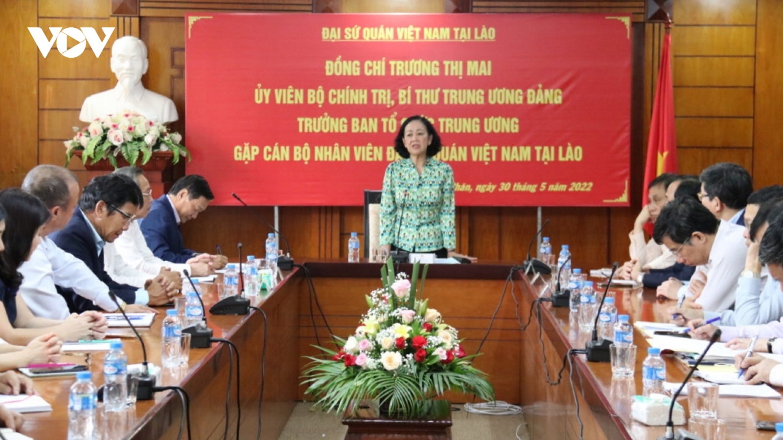 Trưởng Ban Tổ chức Trung ương Đảng thăm và làm việc với Đại sứ quán Việt Nam tại Lào