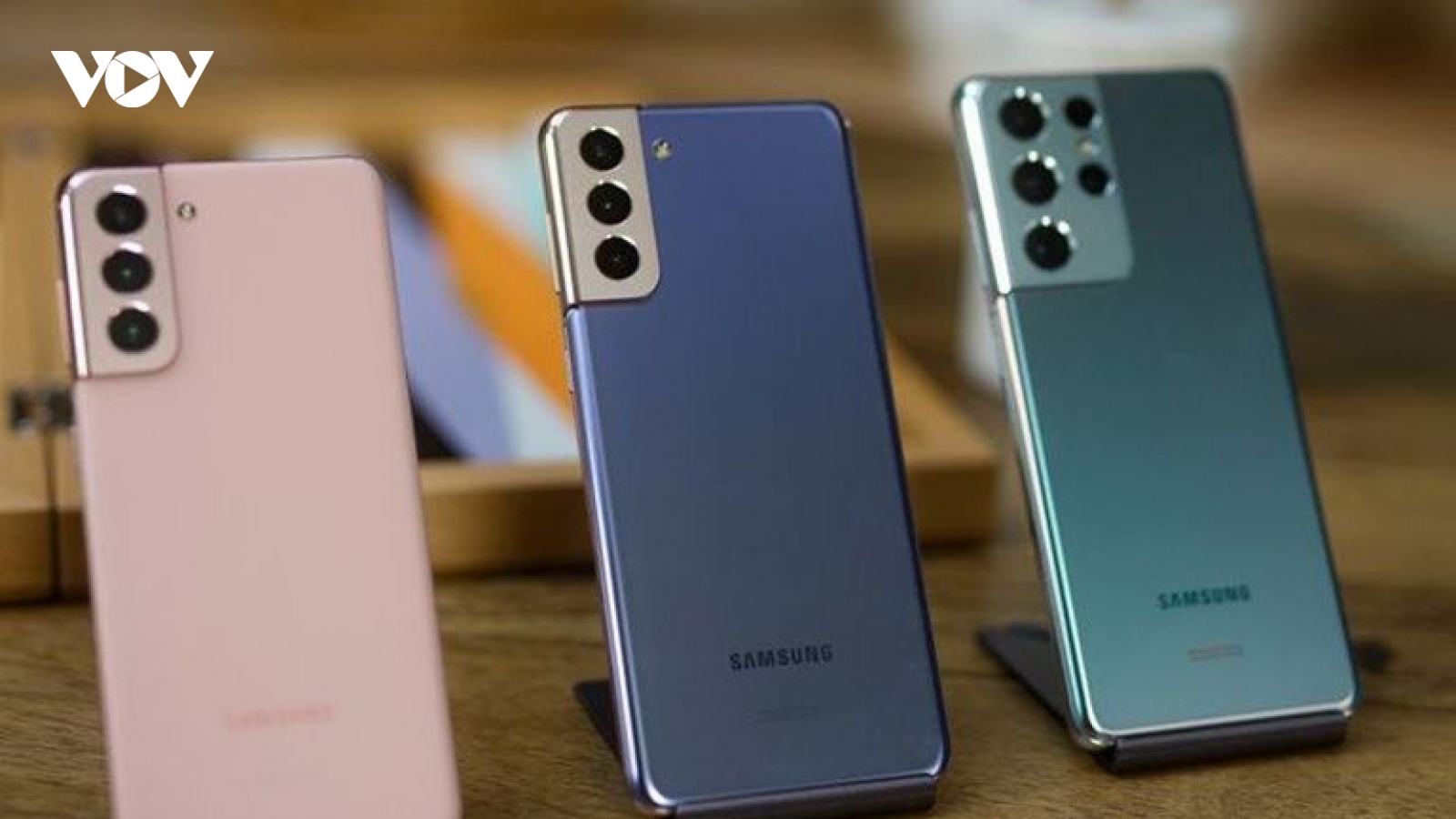 Galaxy S22 mất giá nhanh gấp 3 lần so với iPhone 13 sau 2 tháng ra mắt