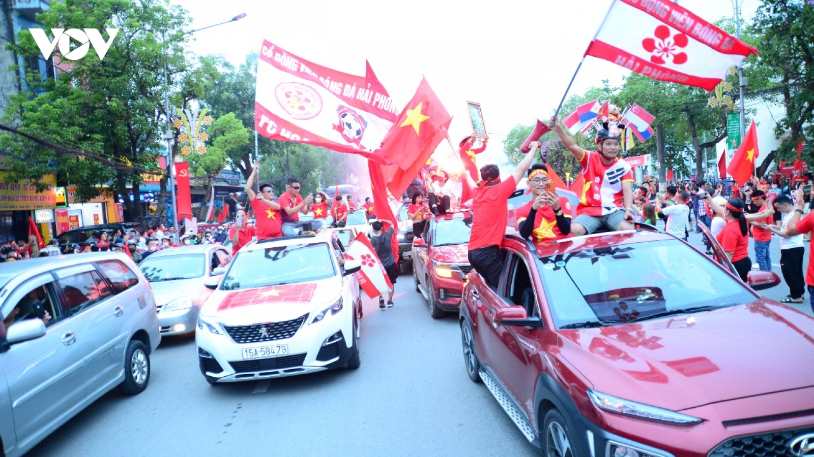 Sức nóng của trận U23 Việt Nam - U23 Malaysia trên đường phố Việt Trì