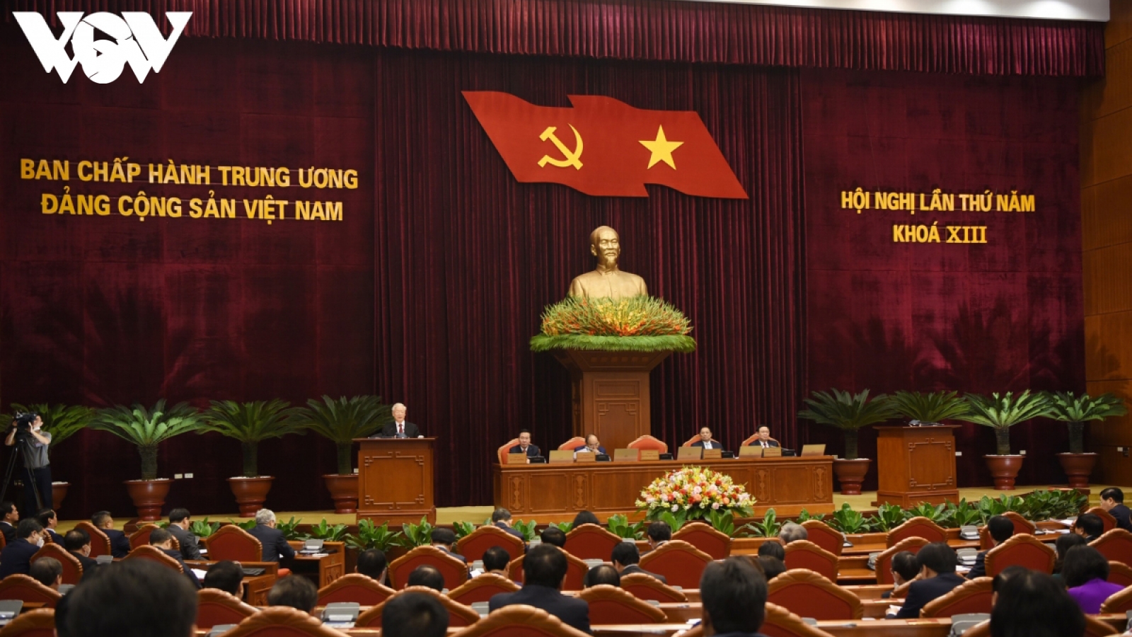 Thông cáo báo chí ngày làm việc thứ 4 của Hội nghị Trung ương 5 khoá XIII