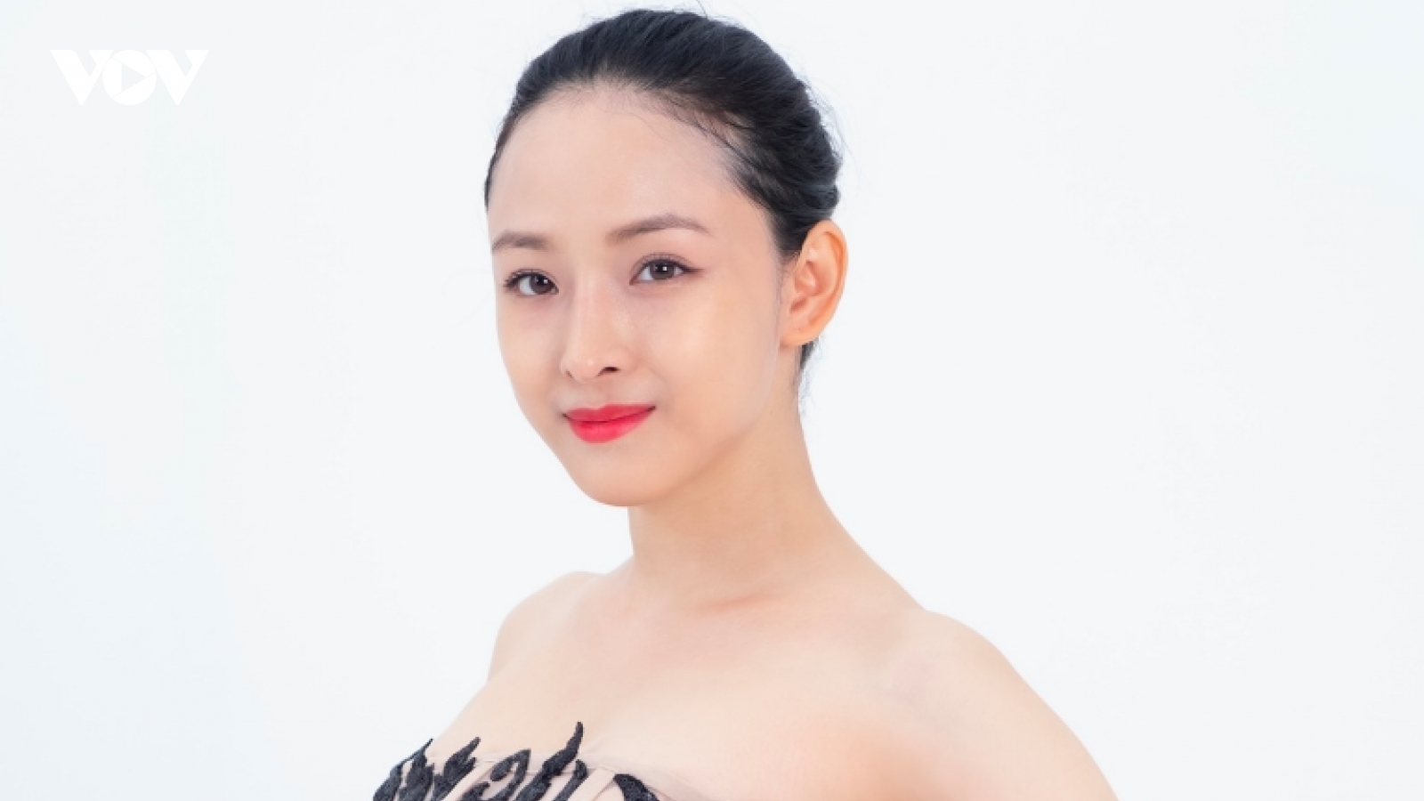 Trương Hồ Phương Nga bất ngờ tái xuất tại Vietnam International Fashion Week 2022