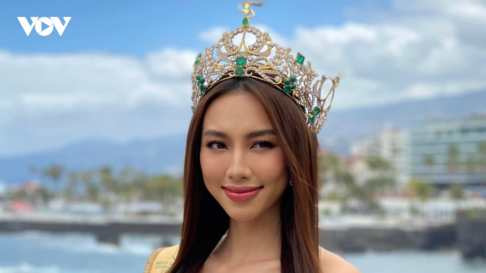 Hoa hậu Nguyễn Thúc Thùy Tiên đẹp cuốn hút ở Tây Ban Nha