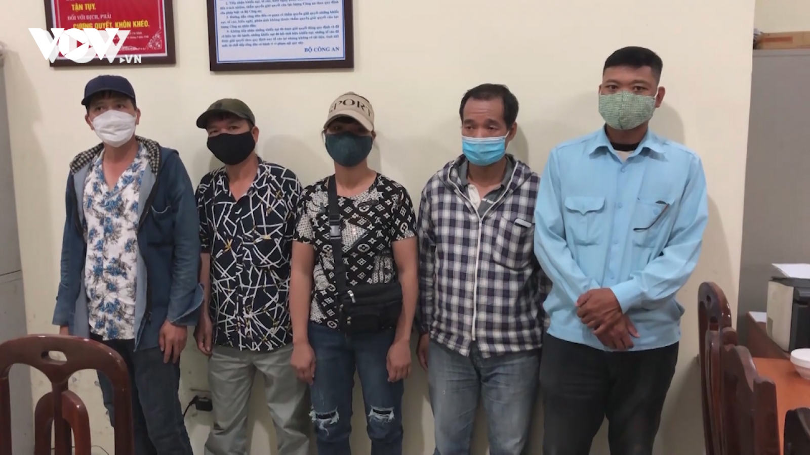 Xử lý 5 đối tượng "cò mồi" cho nhà thuốc gần bệnh viện Bạch Mai