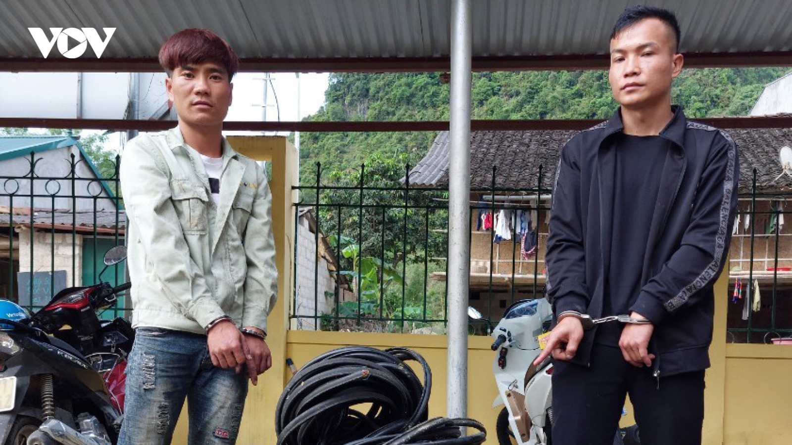 Cắt trộm cáp viễn thông lấy dây đồng đem bán