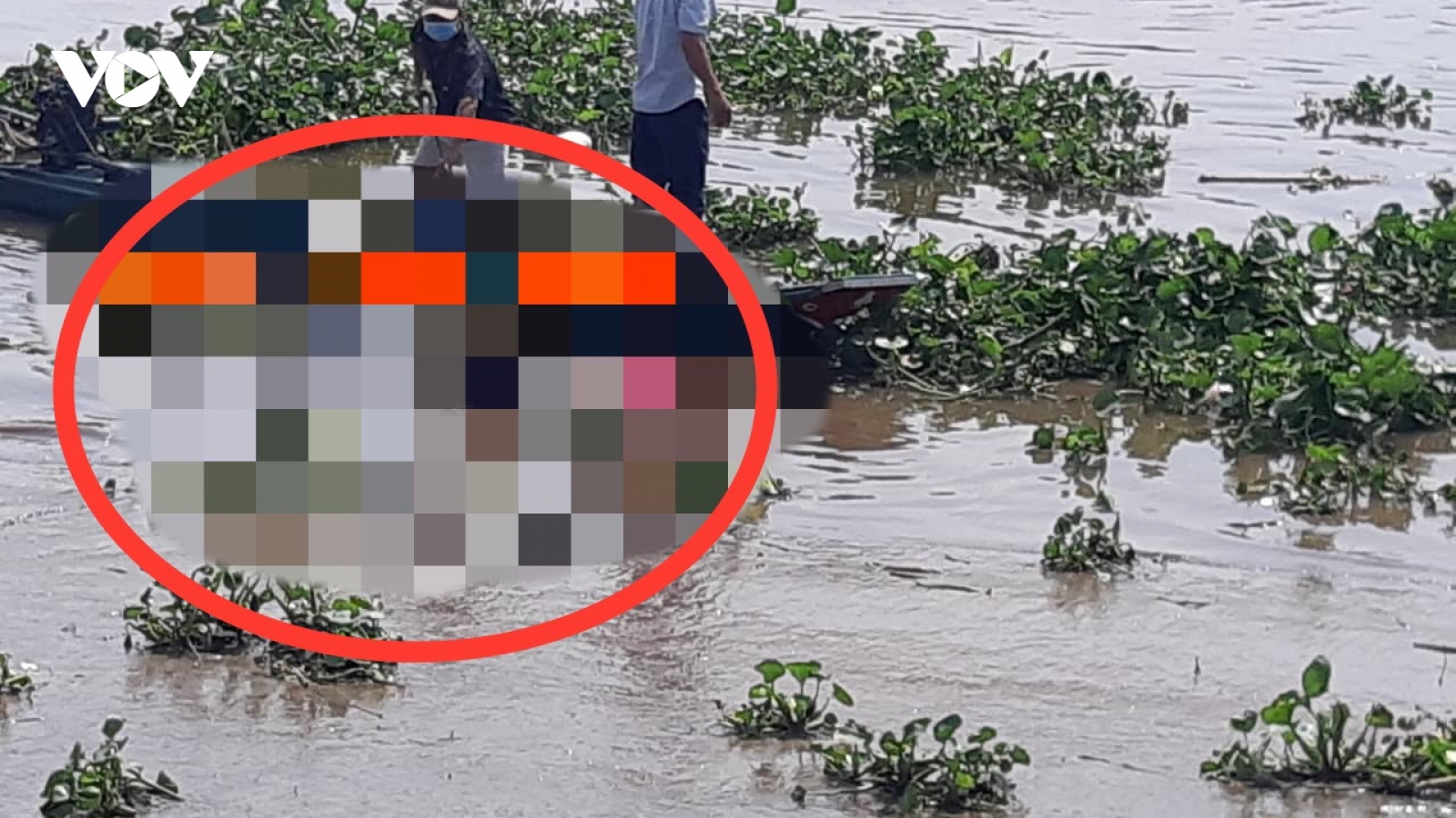 Đi đánh cá bàng hoàng phát hiện thi thể 2 mẹ con nổi trên sông Bùng