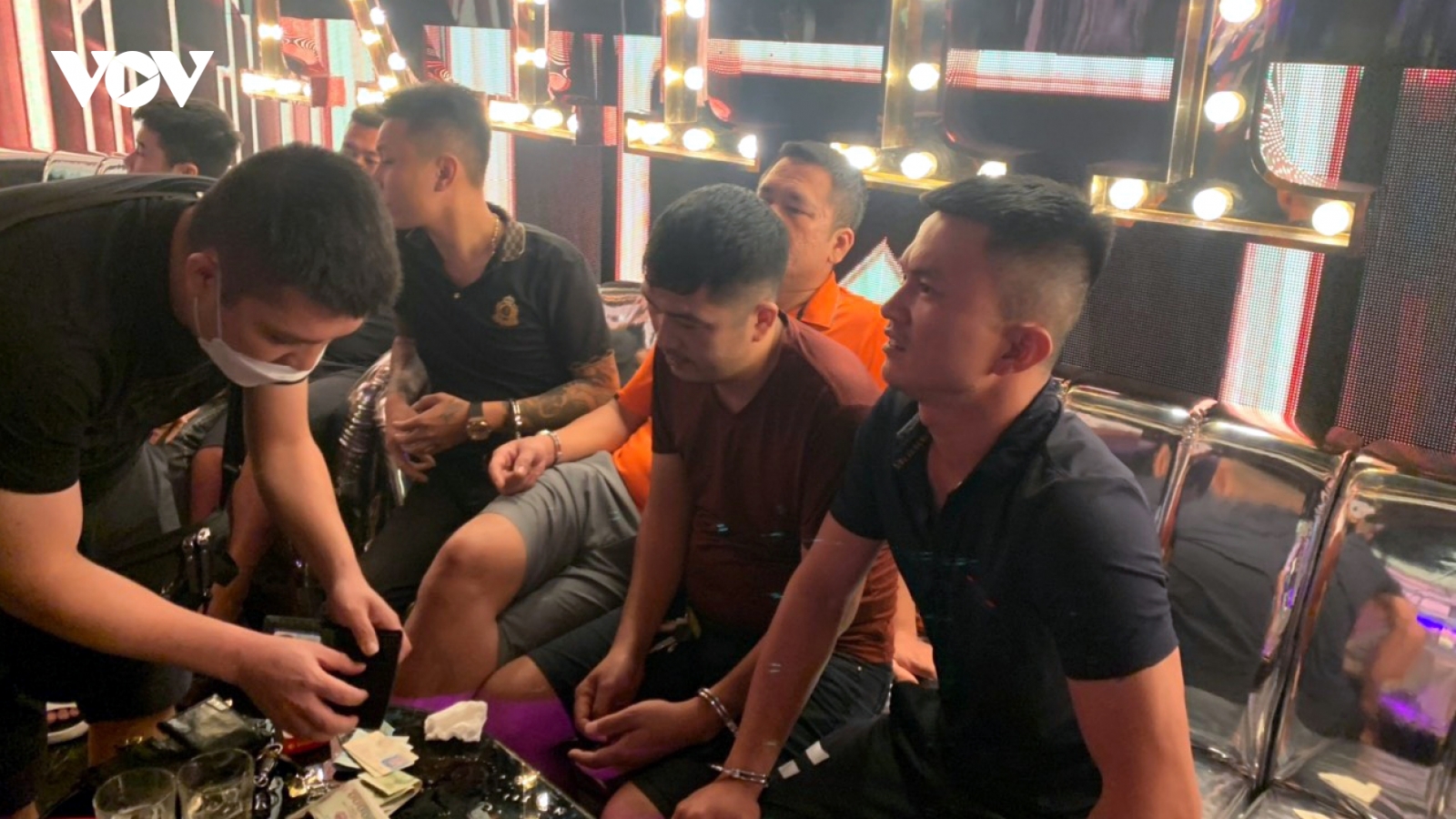 Triệt phá nhóm đối tượng mua bán trái phép chất ma túy trong vũ trường