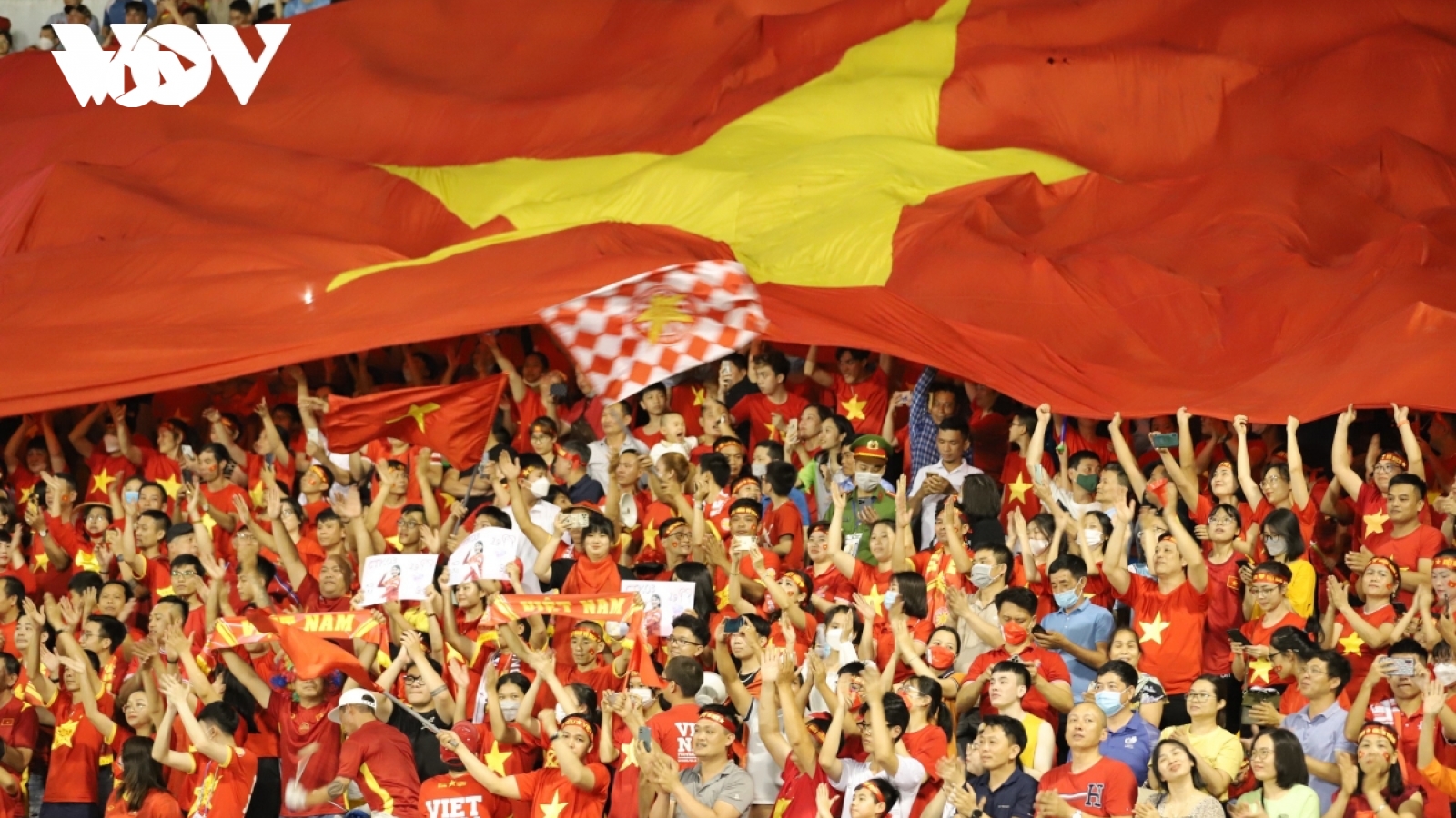 Đội tuyển bóng đá nữ Việt Nam giành Huy chương vàng SEA Games, người hâm mộ phấn khích