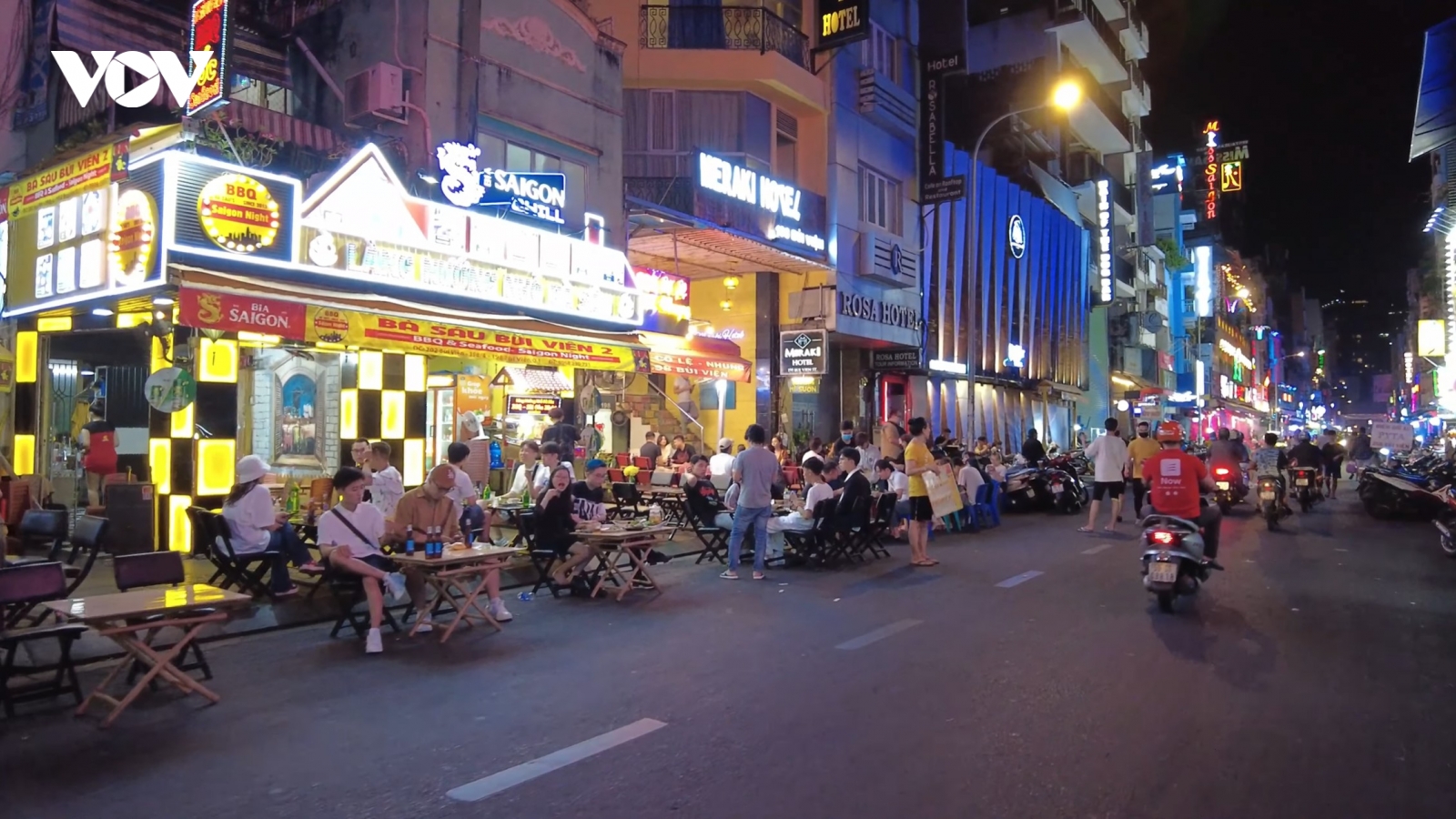 Phố Tây Bùi Viện sôi động trong ngày nghỉ lễ