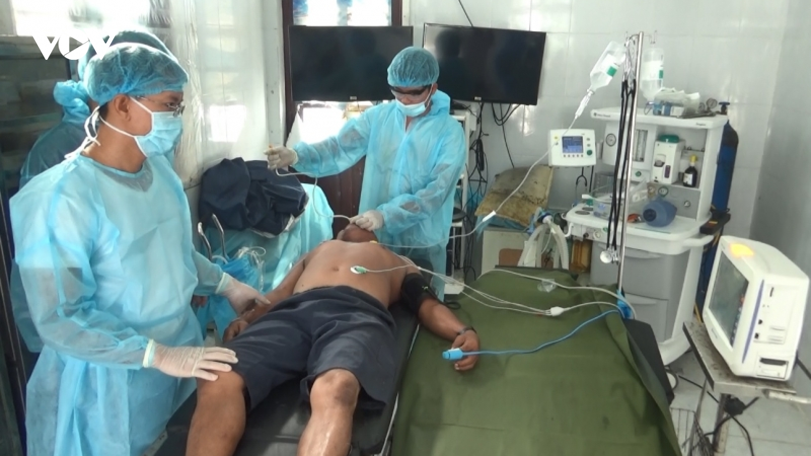 Bệnh xá đảo Song Tử Tây cấp cứu thành công ngư dân đột quỵ não
