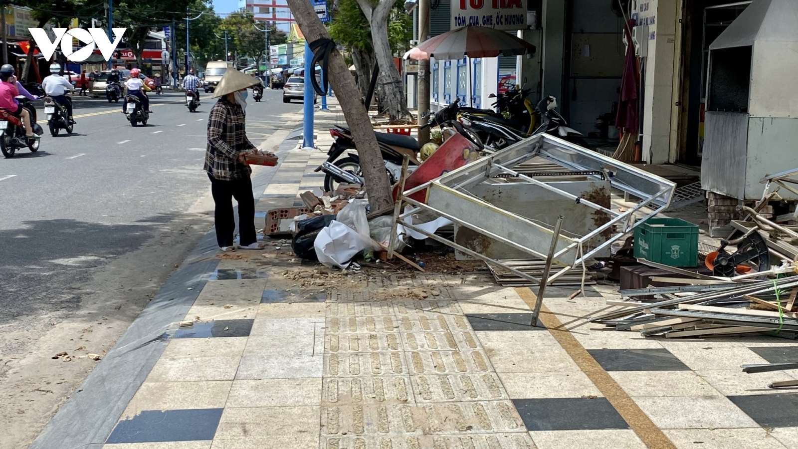 Vụ lối đi cho người khuyết tật ở Bà Rịa – Vũng Tàu: Các đơn vị chưa phối hợp tháo dỡ