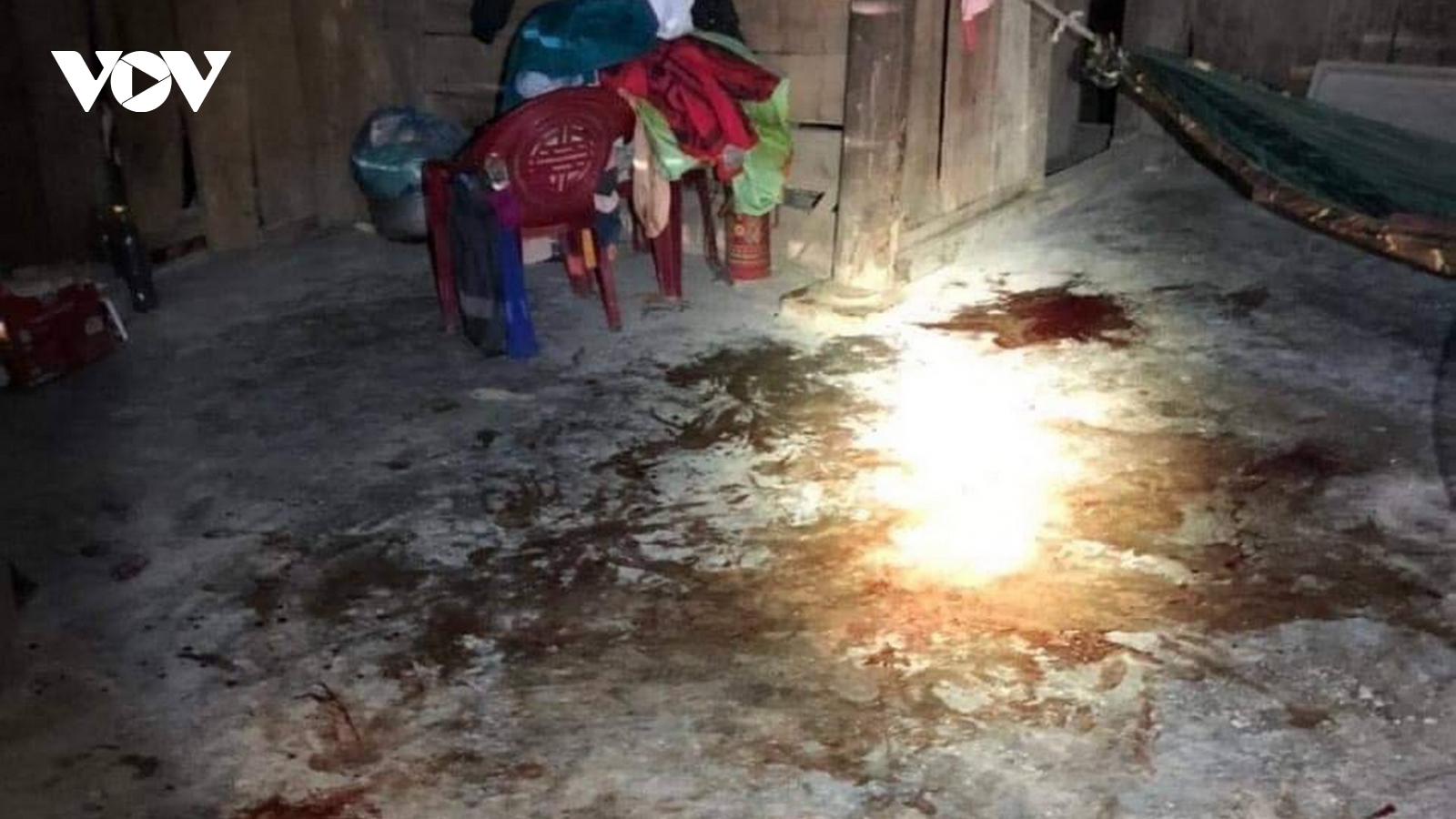 Mâu thuẫn gia đình, chồng chém vợ bị thương nặng ở Quảng Bình