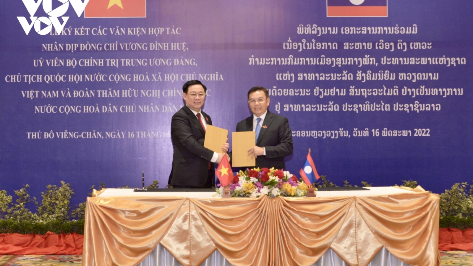 Tô thắm thêm tình đoàn kết đặc biệt và hợp tác toàn diện Việt - Lào