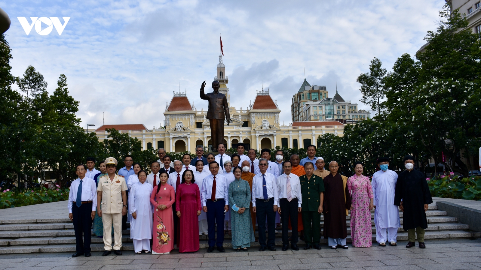 Lãnh đạo TP.HCM dâng hương, dâng hoa tưởng nhớ ngày sinh Chủ tịch Hồ Chí Minh