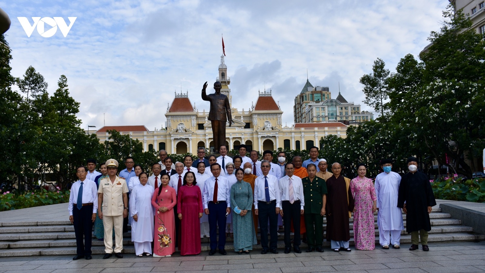 Lãnh đạo TP.HCM dâng hương, dâng hoa tưởng nhớ ngày sinh Chủ tịch Hồ Chí Minh