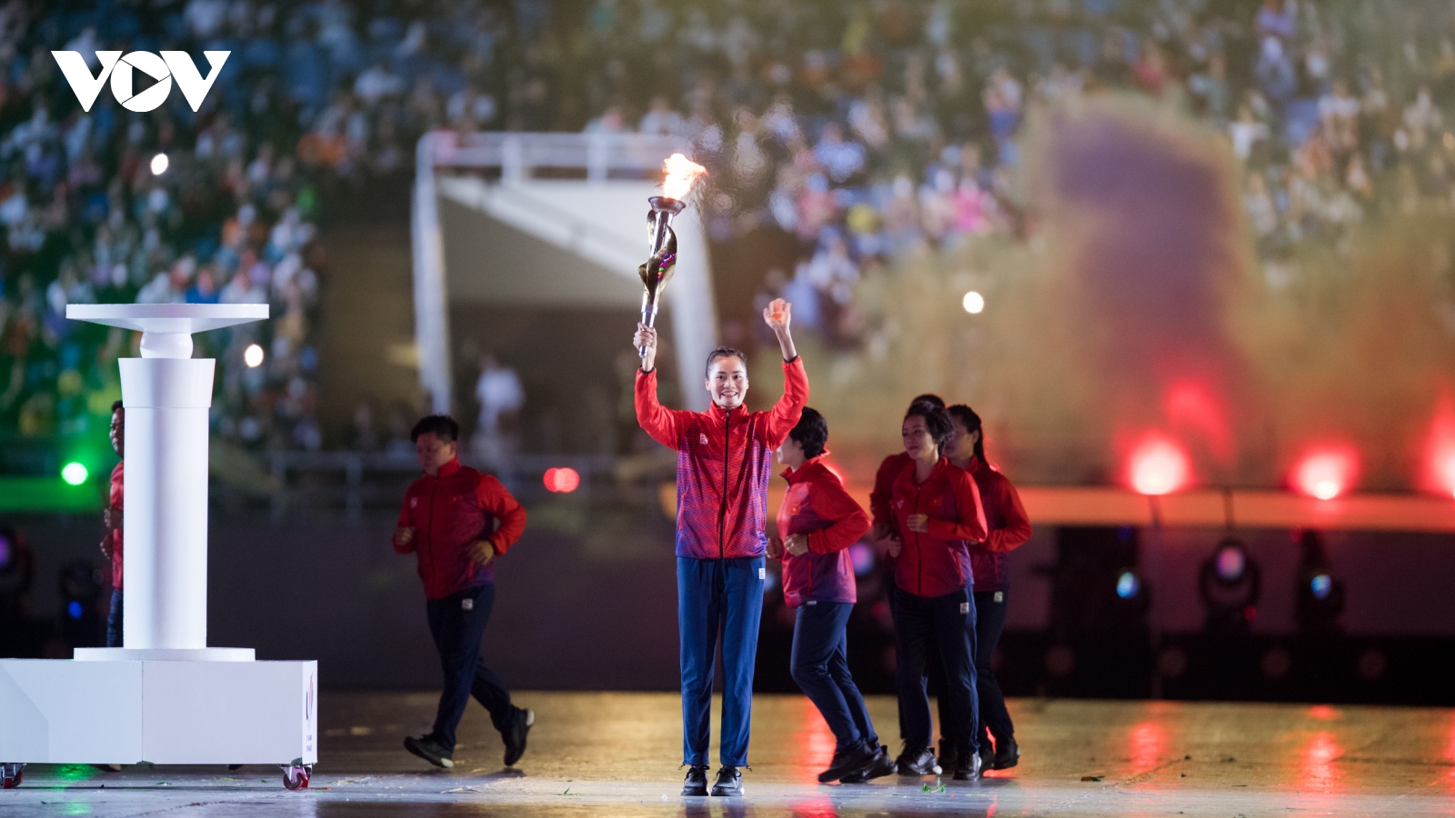 Thiêng liêng, tự hào lễ thượng cờ và rước đuốc tại khai mạc SEA Games 31