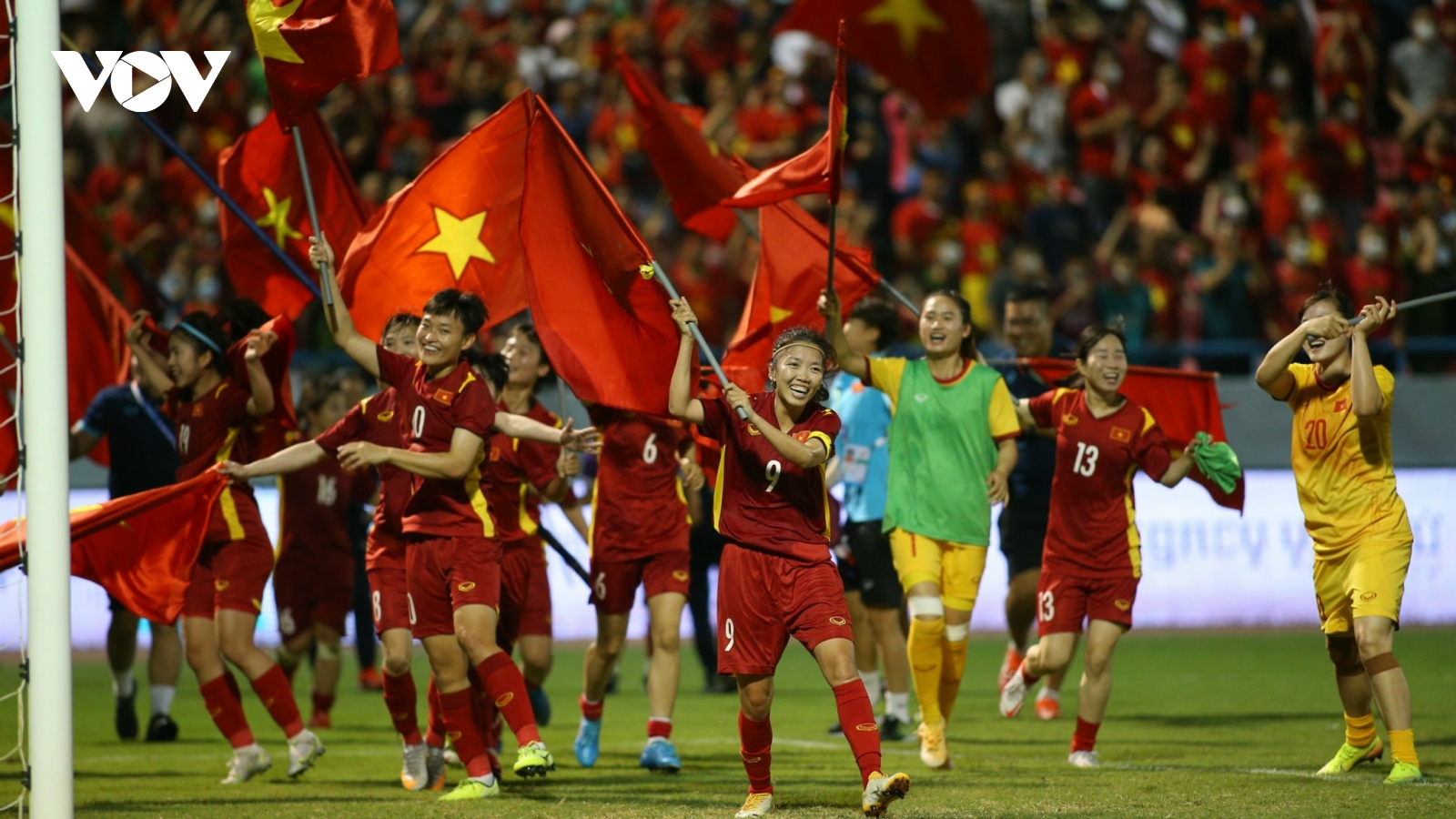 Giành HCV SEA Games 31, ĐT nữ Việt Nam ăn mừng cuồng nhiệt và tri ân khán giả