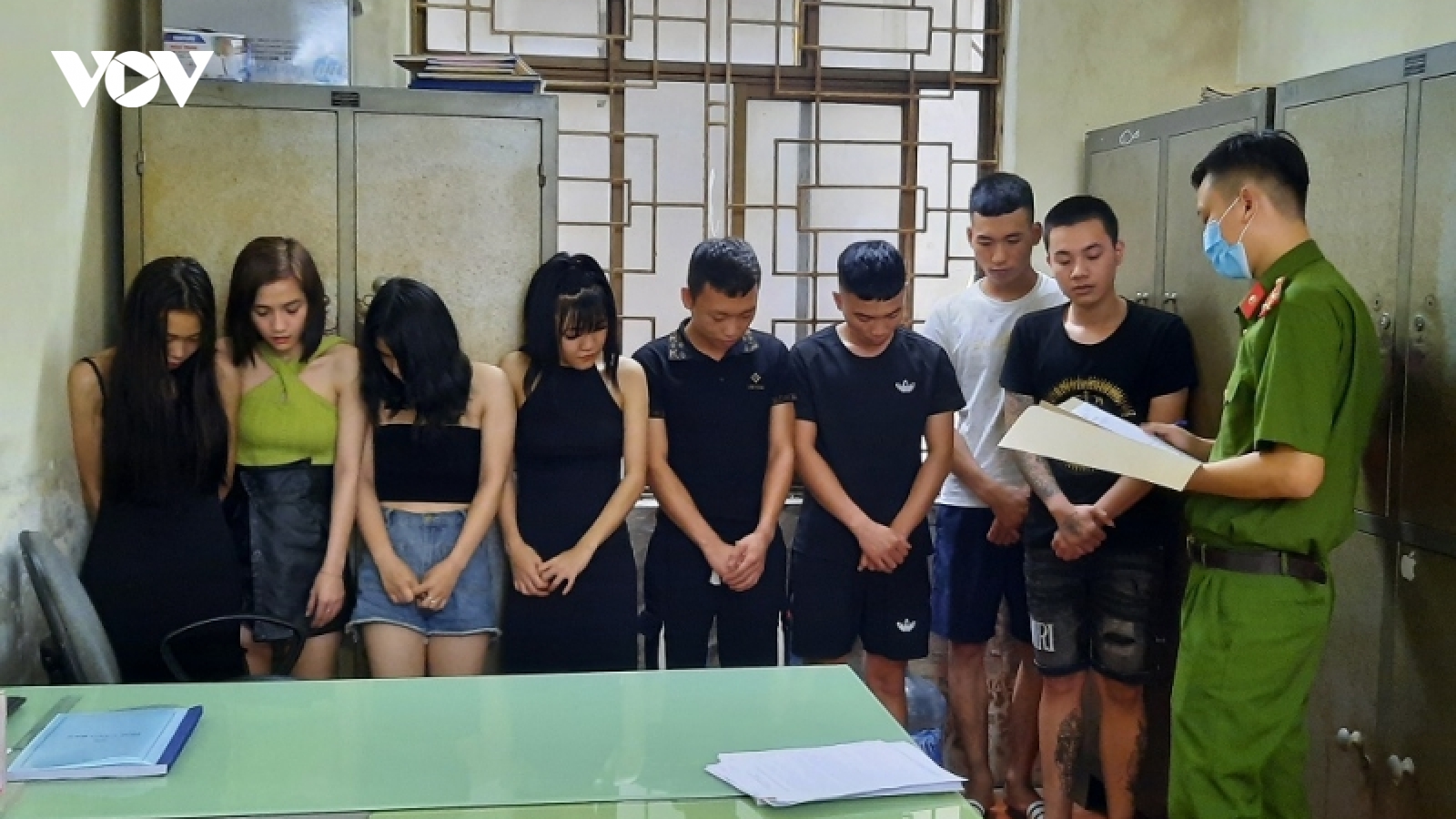 Gần chục nam nữ thanh niên ở Hải Dương tụ tập sử dụng ma túy tại quán karaoke