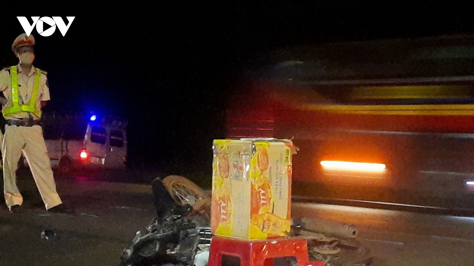 Hai xe máy đấu đầu khiến 1 người chết, 3 người bị thương