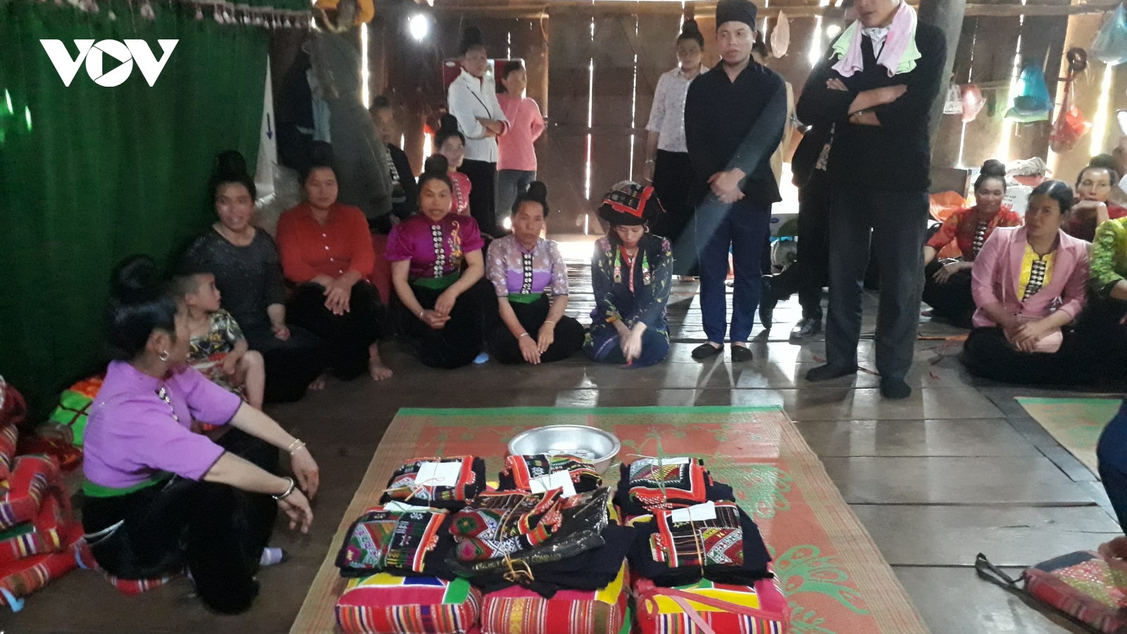 Đừng để “Hồi môn cho con -  cha mẹ cõng nợ”