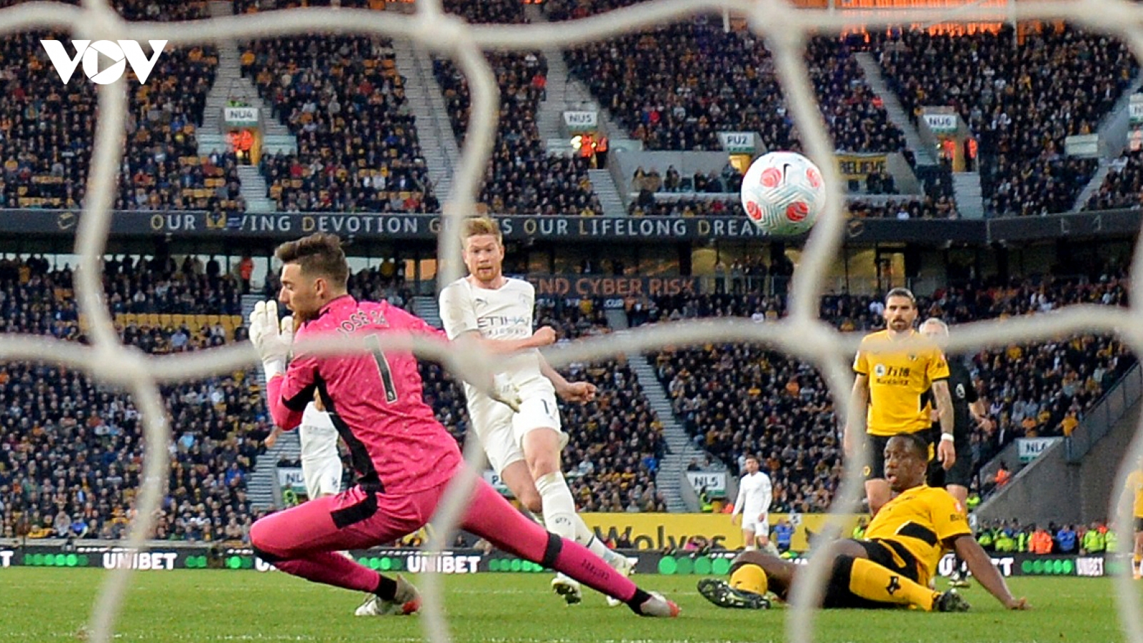 Kết quả Ngoại hạng Anh: Man City và Chelsea rủ nhau thắng đậm