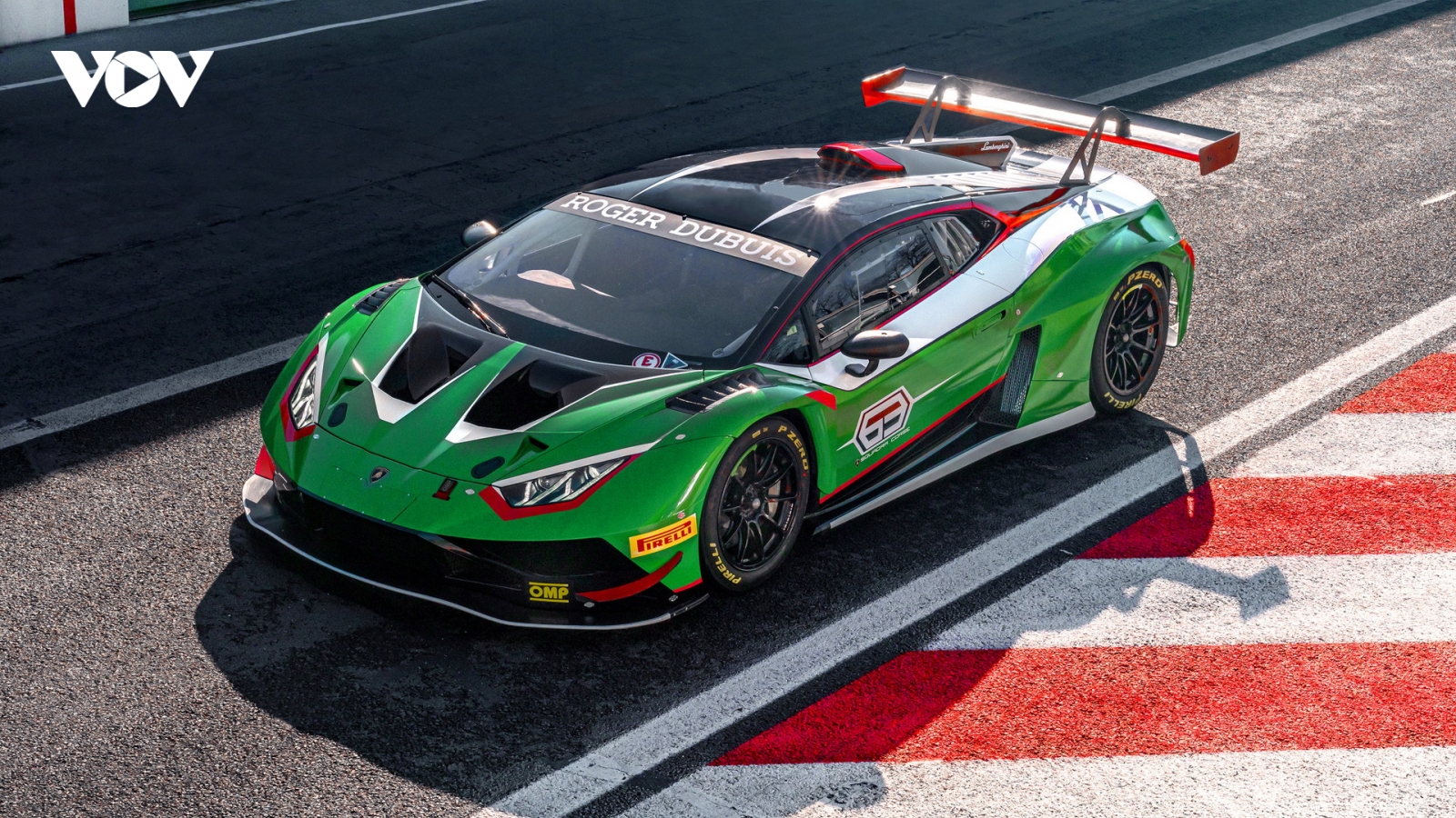 Siêu xe đua Lamborghini Huracan GT3 EVO2 trình làng với nhiều nâng cấp