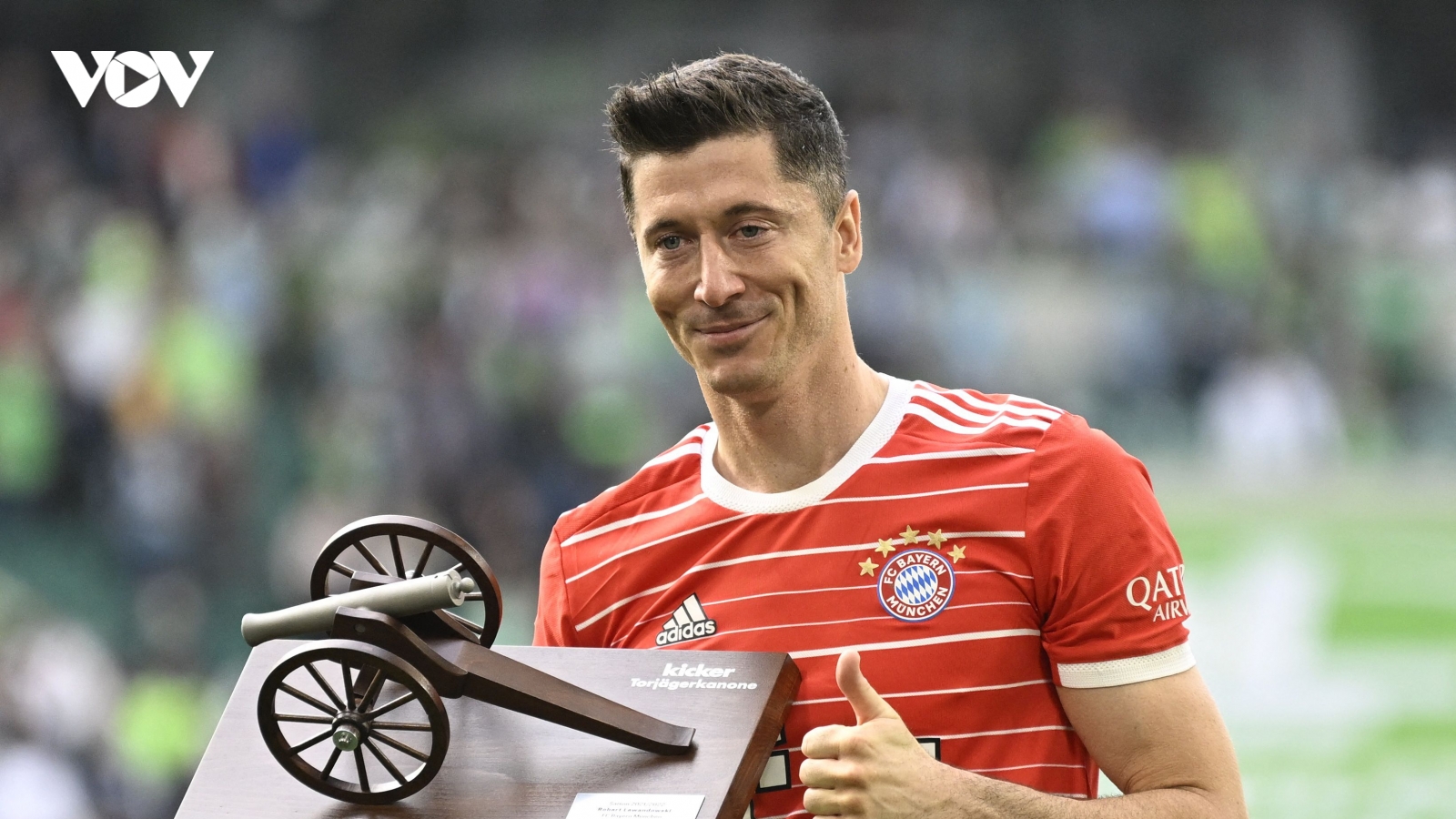 Bayern gây khó dễ cho Barca vụ chiêu mộ Lewandowski