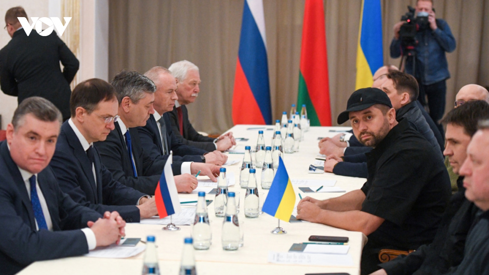 Ukraine kêu gọi Nga rút quân để nối lại đàm phán