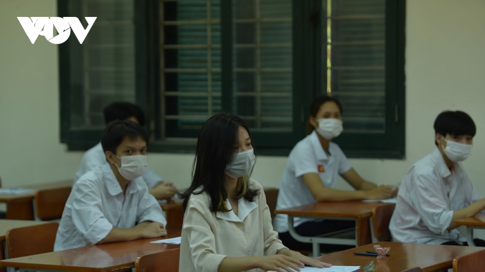 Chạy trường chọn lớp: “Cuộc đua” của người lớn, con trẻ mệt nhoài