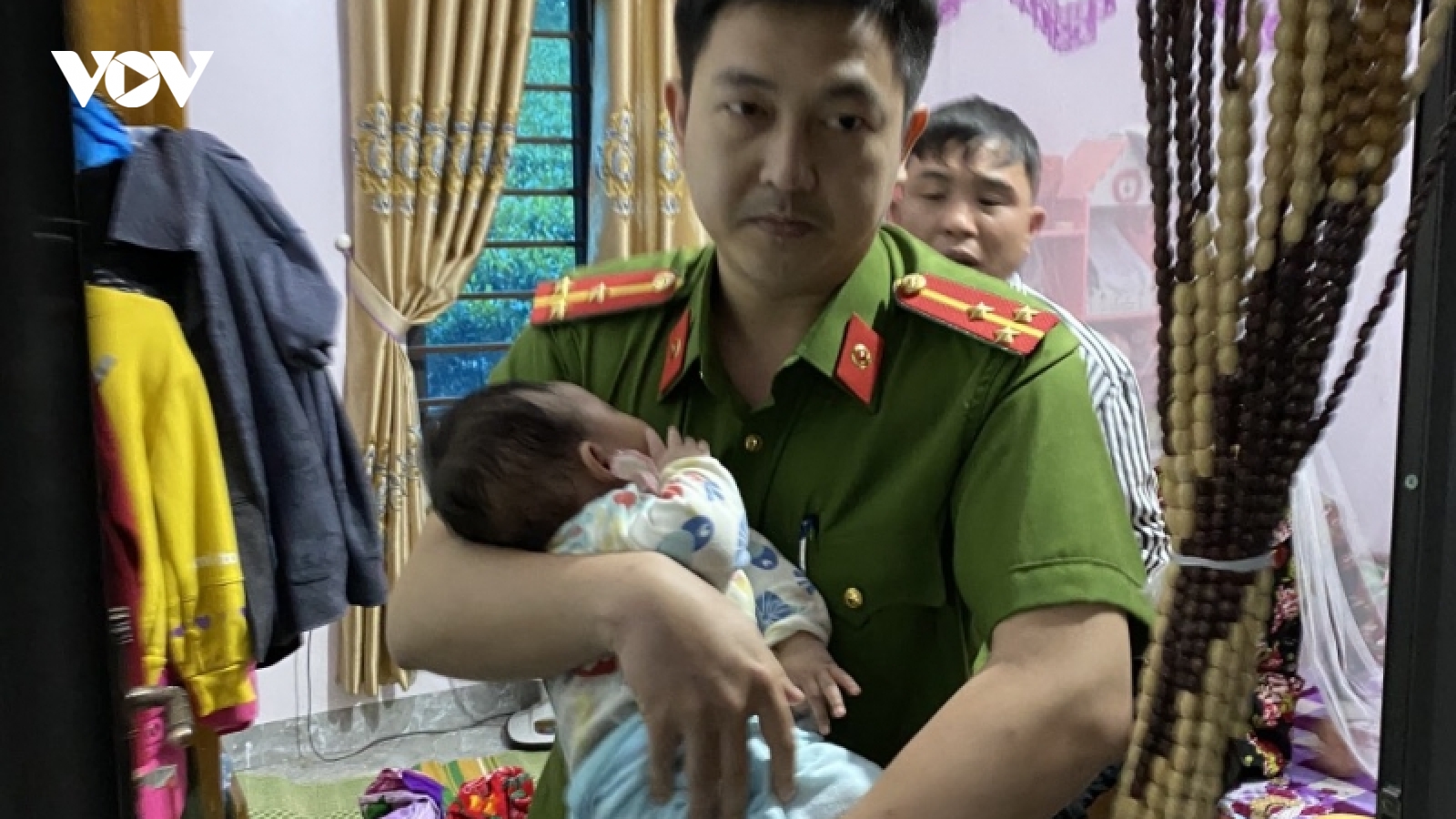 Nóng 24h: Bắt cóc con riêng của người tình để ép về ở cùng