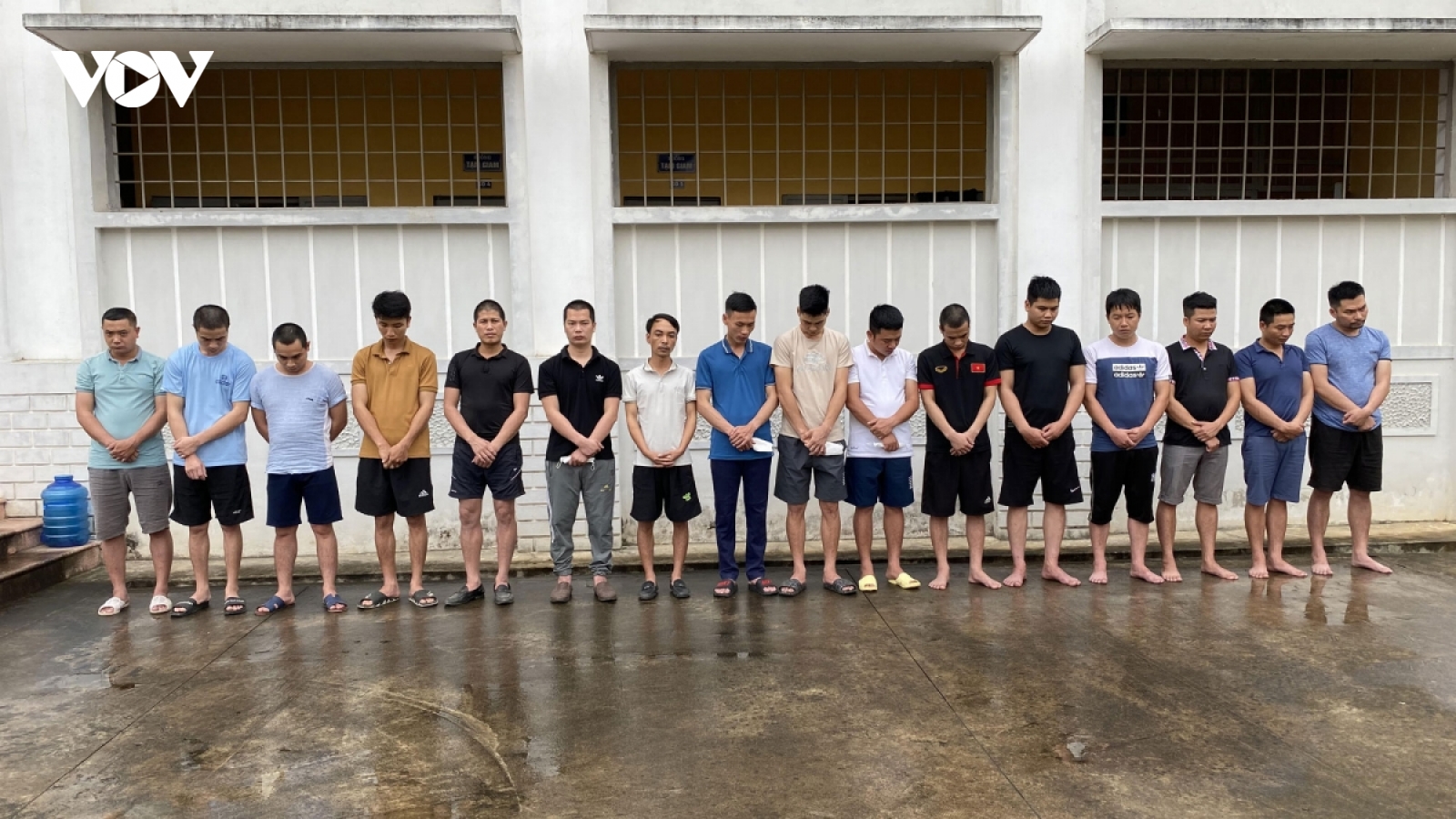Nóng 24h: Bắt 17 bị can vì làm luật cho xe quá tải lên cao tốc