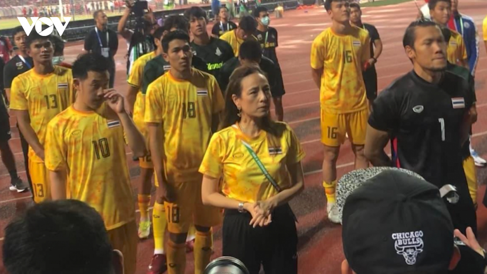 Madam Pang rơi lệ, đau đớn xin lỗi người hâm mộ sau khi U23 Thái Lan thất bại