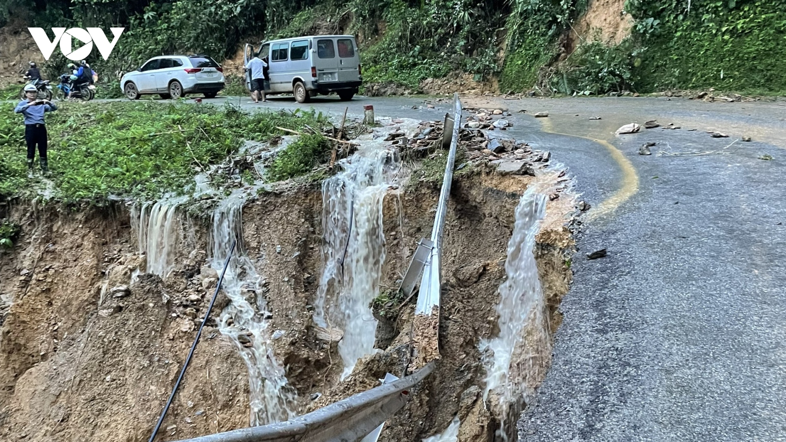 Bắc Kạn: Quốc lộ 279 hư hại nhiều nơi do mưa lũ