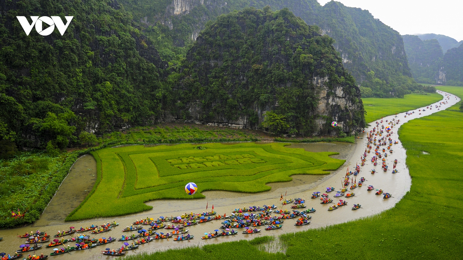 Bắn pháo hoa kỷ niệm 10 năm danh thắng Tràng An được UNESCO ghi danh